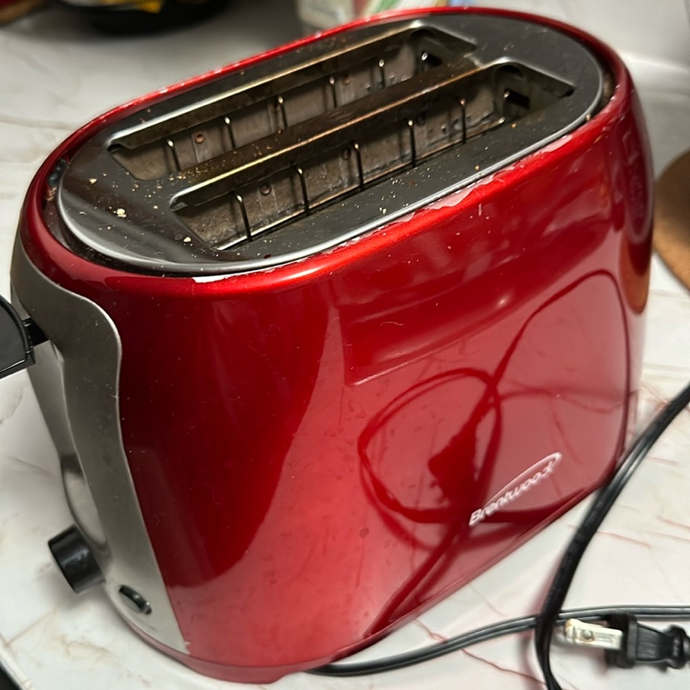 Brentwood bread toaster